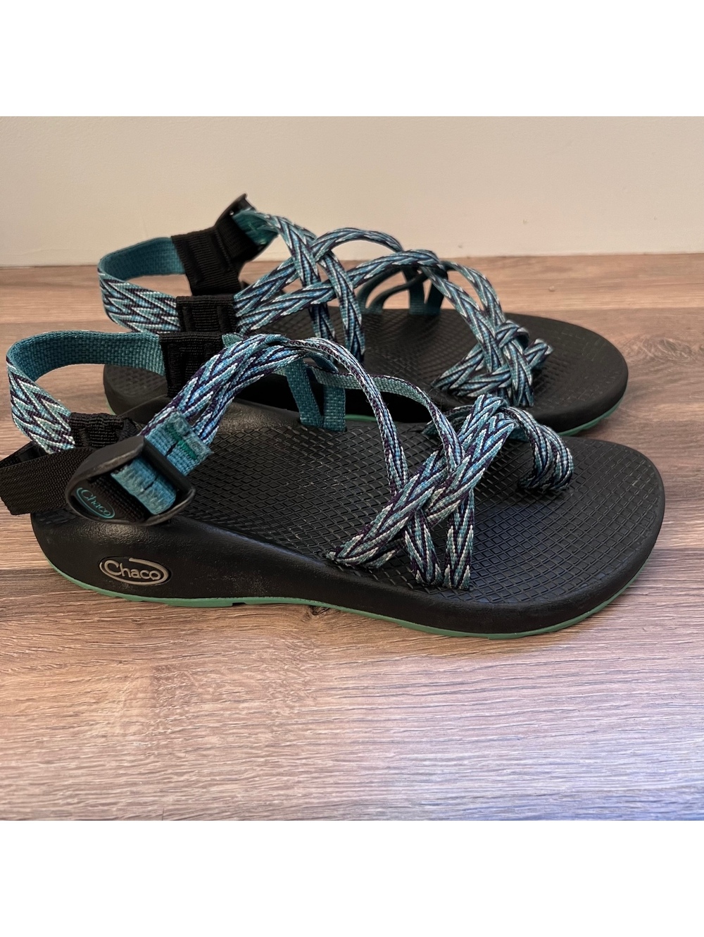 Chaco strappy sport sandals black with blue patterned straps women's size 7